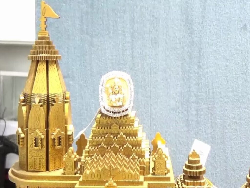 यूपी के जौहरी ने बनाया सोने का खूबसूरत राम मंदिर