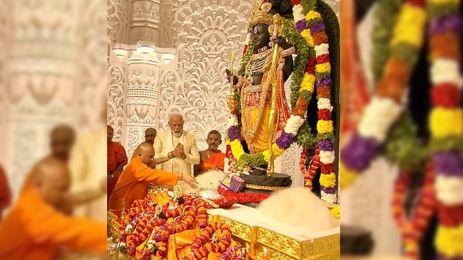 Ayodhya: गर्भगृह में पूजन की तस्वीर पोस्ट कर सीएम योगी बोले, आज जीवन धन्य हो गया... कृतज्ञ हूं, आह्लादित हूं