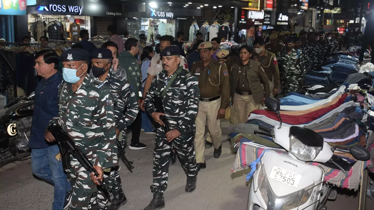 CAA के बाद दिल्ली में उच्च सतर्कता, शाहीन बाग और जामिया के पास पुलिस की भीड़